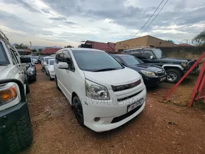 Toyota Noah 2011 White