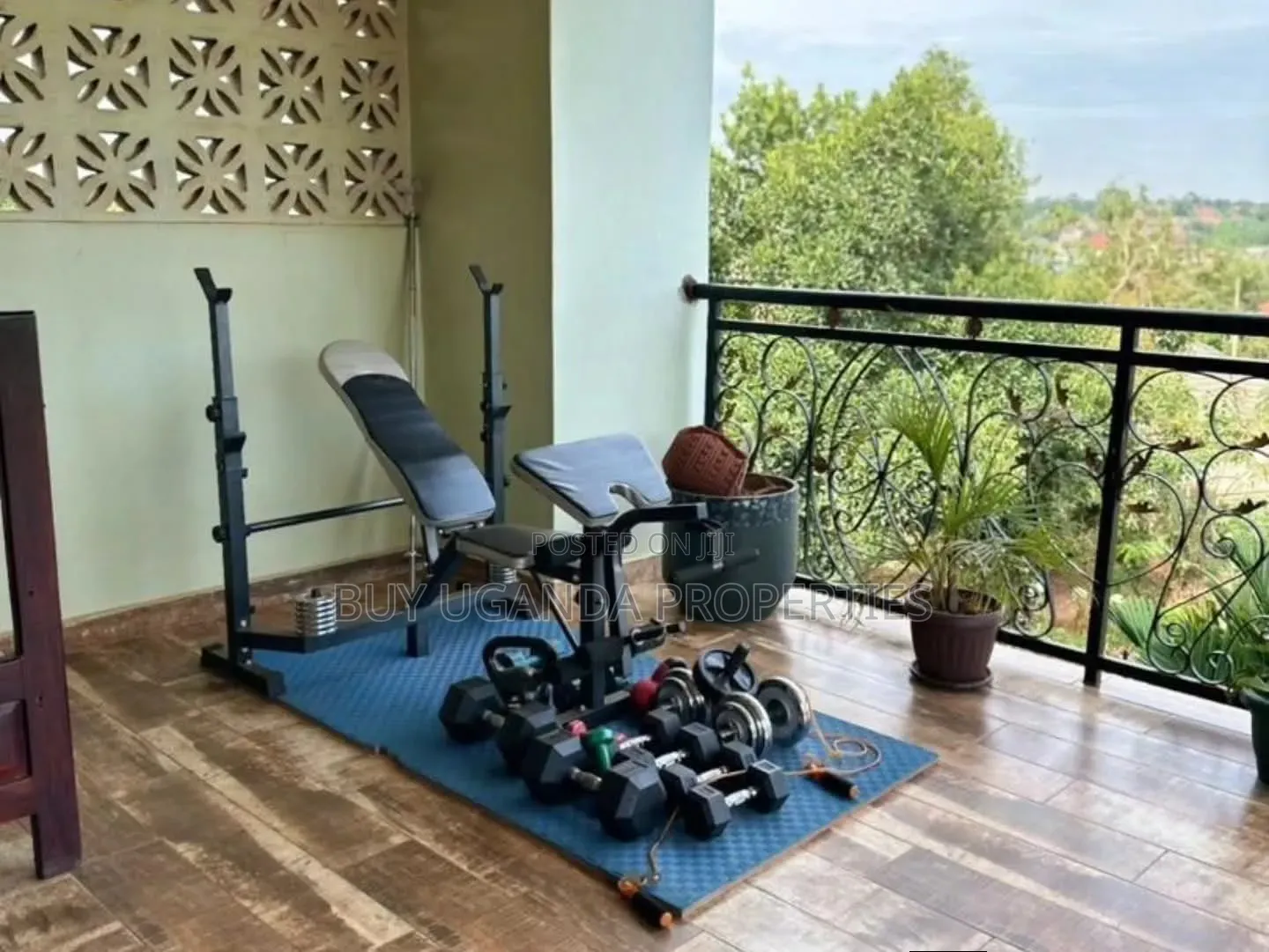 5bdrm Bungalow in Najeera, Central Division for sale