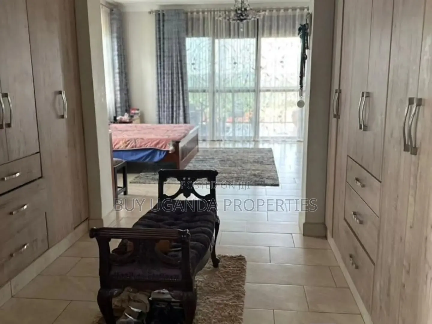 5bdrm Bungalow in Najeera, Central Division for sale