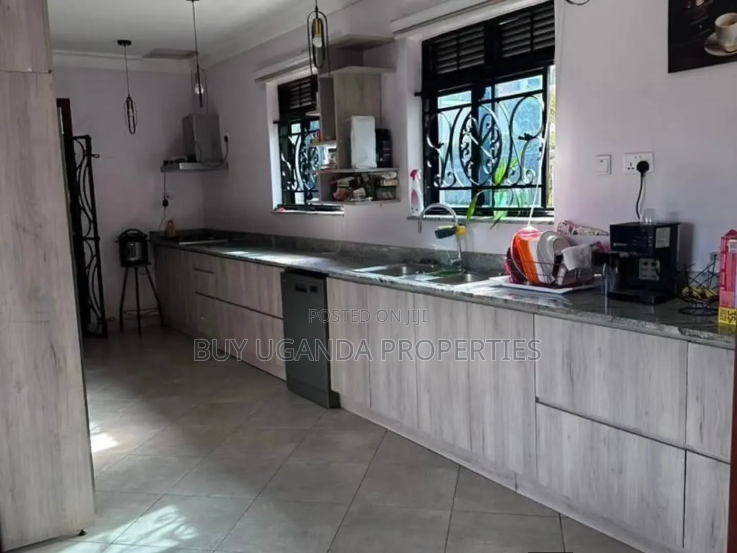 5bdrm Bungalow in Najeera, Central Division for sale