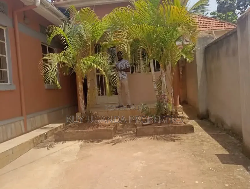 4bdrm Bungalow in Namugongo, Central Division for sale