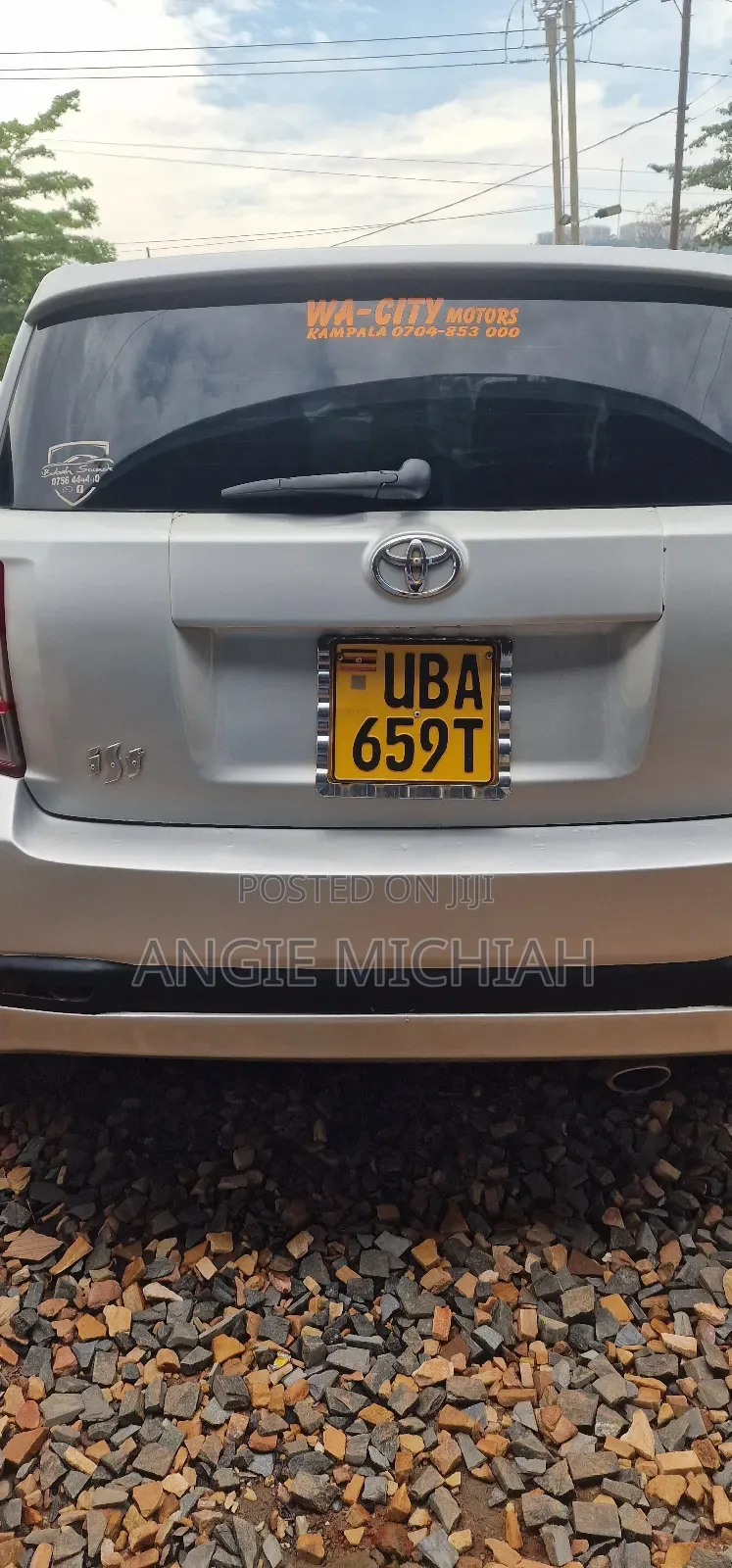 Toyota IST 2010 Silver