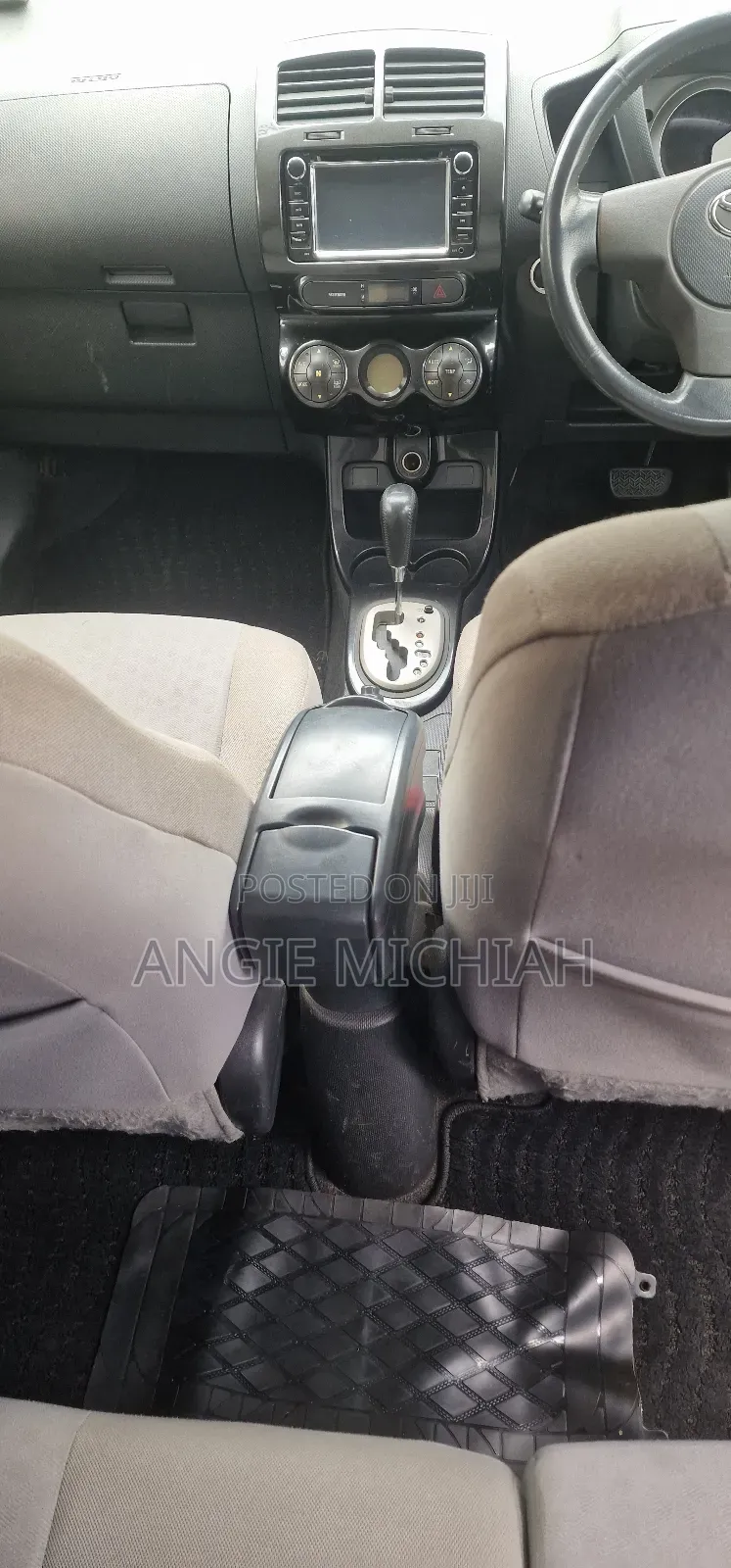 Toyota IST 2010 Silver