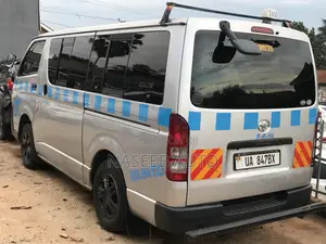 Toyota HiAce 2010 White
