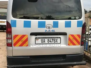 Toyota HiAce 2010 White