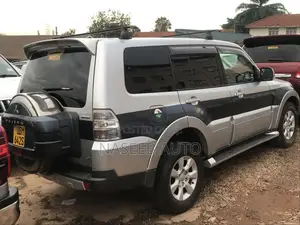 Mitsubishi Pajero 2010 Silver