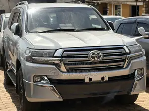 Toyota Land Cruiser 4.6 V8 ZX 2013 Silver
