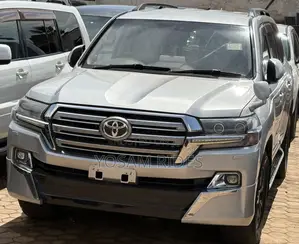 Toyota Land Cruiser 4.6 V8 ZX 2013 Silver