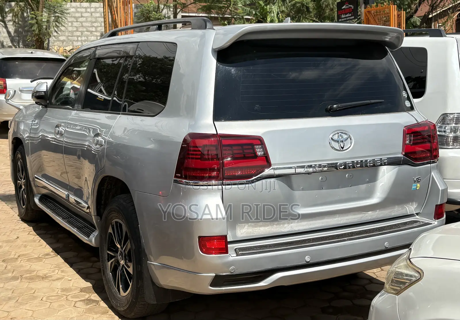 Toyota Land Cruiser 4.6 V8 ZX 2013 Silver