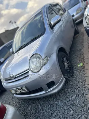 Toyota Sienta 2006 Silver