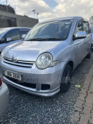 Toyota Sienta 2006 Silver