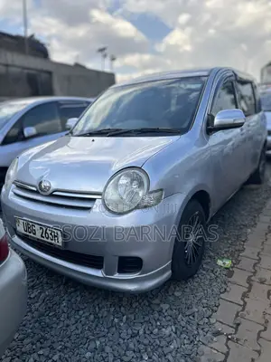 Toyota Sienta 2006 Silver