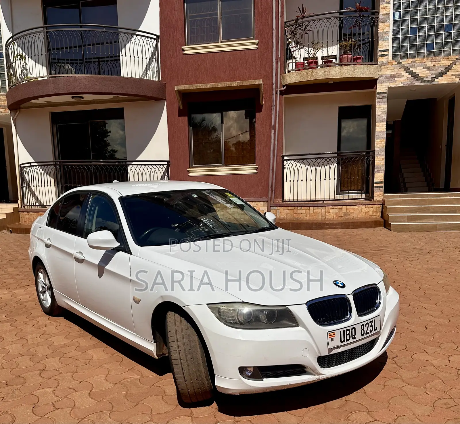 BMW 320i Sedan RWD 2010 White