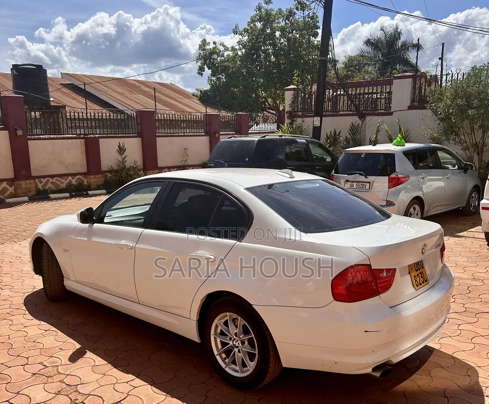BMW 320i Sedan RWD 2010 White