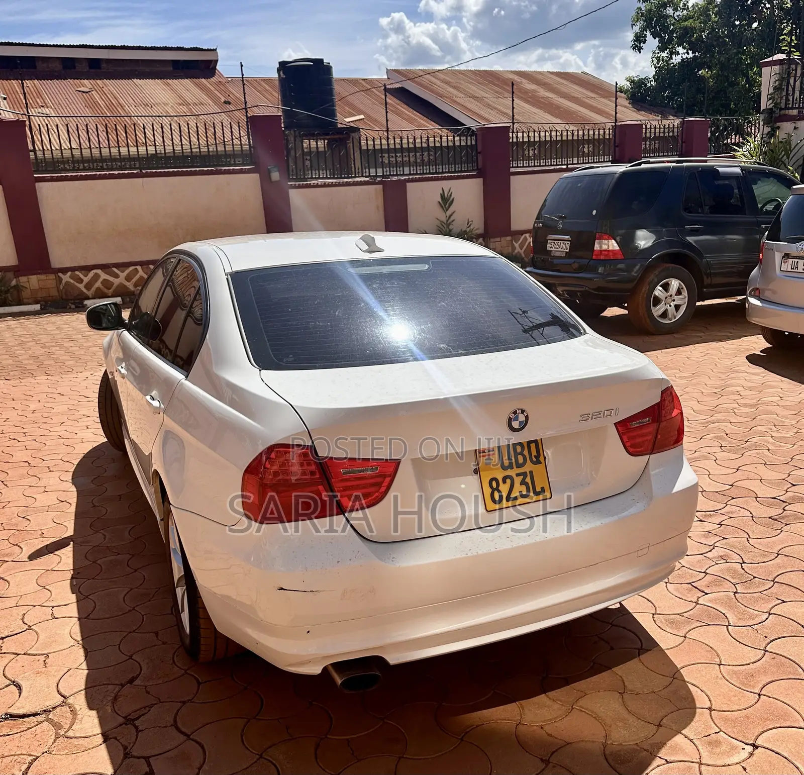 BMW 320i Sedan RWD 2010 White