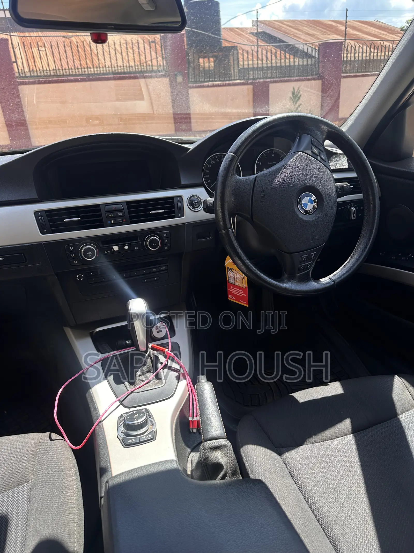 BMW 320i Sedan RWD 2010 White