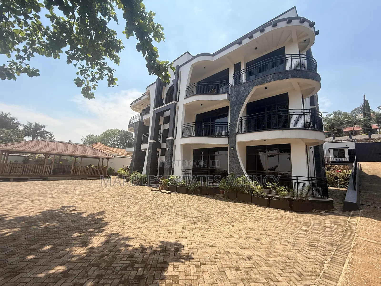 10bdrm Apartment in Muyenga, Central Division for rent