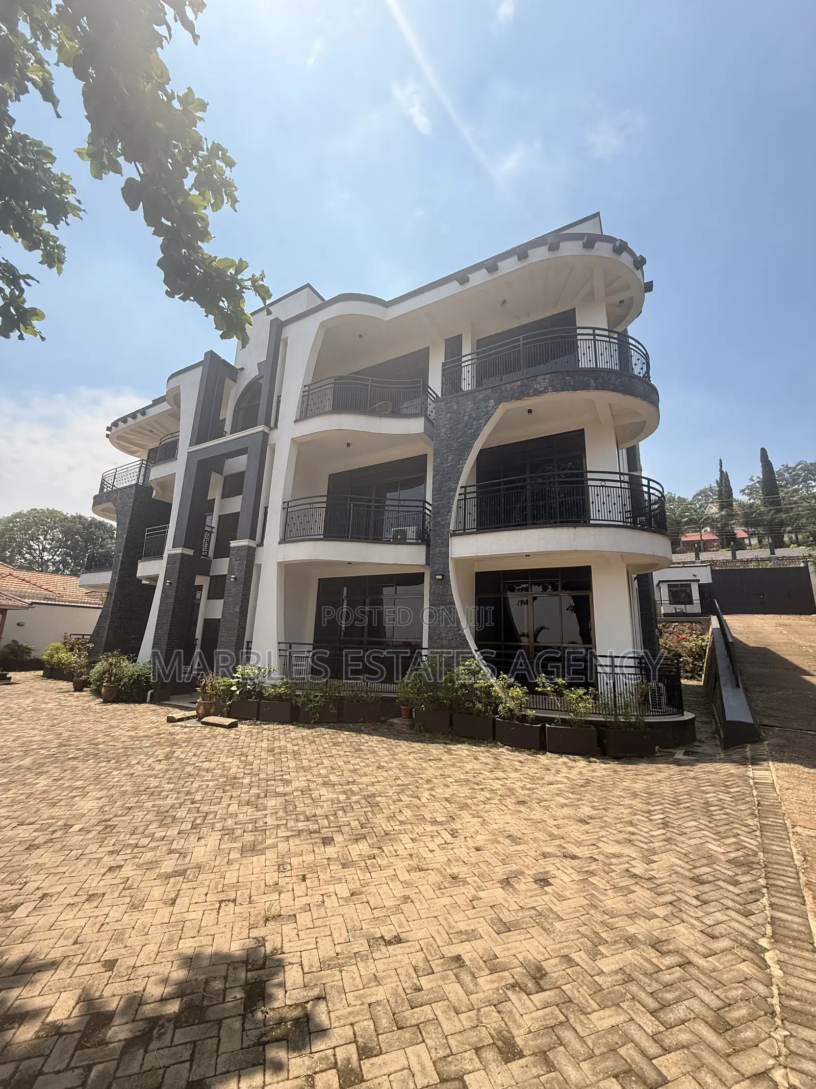 10bdrm Apartment in Muyenga, Central Division for rent