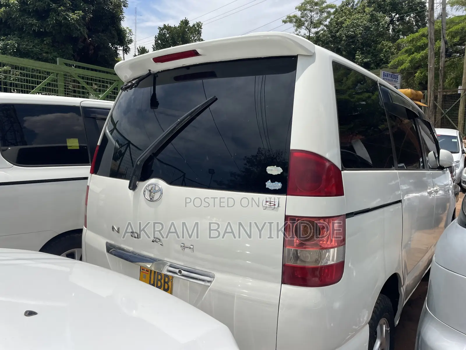 Toyota Noah 2003 White