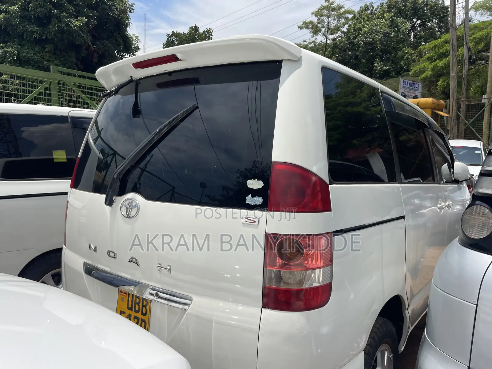 Toyota Noah 2003 White