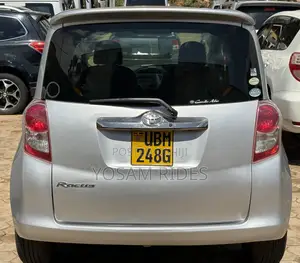 Toyota Ractis 1.5 FWD 2009 Silver
