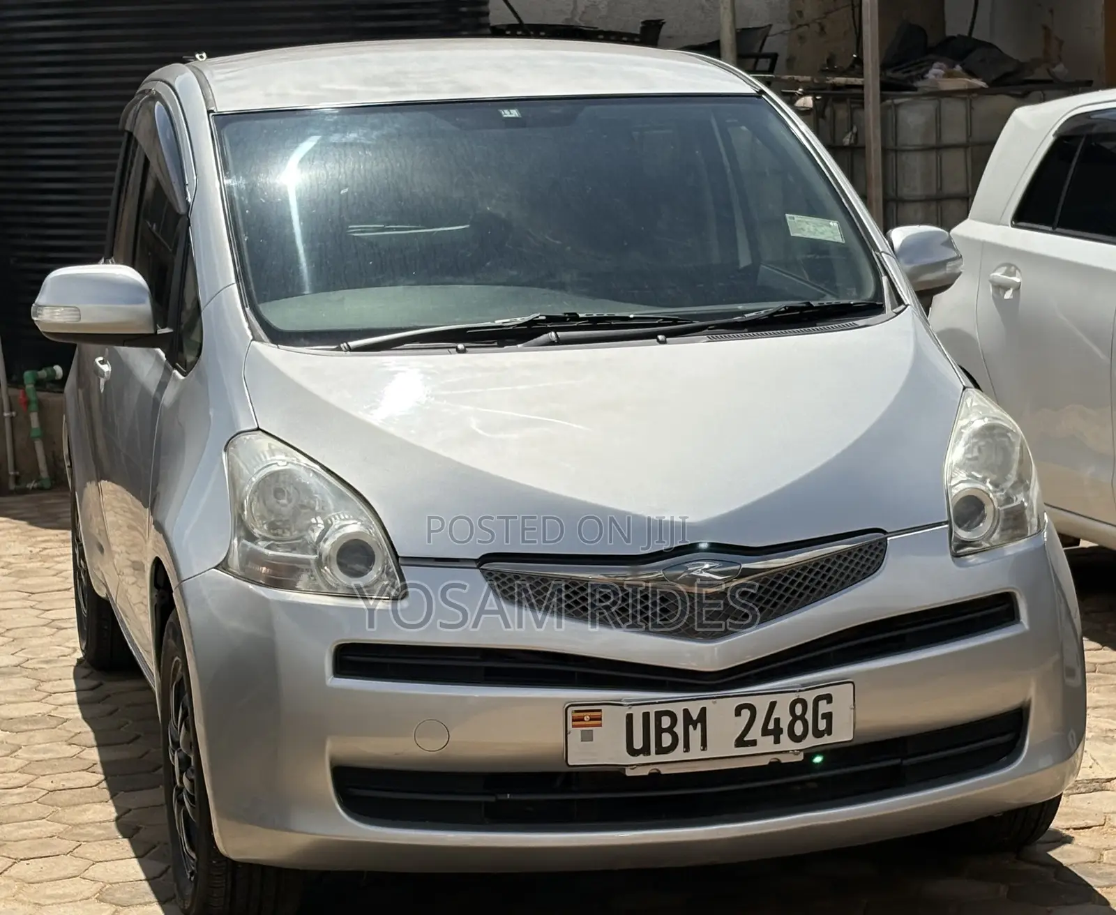 Toyota Ractis 1.5 FWD 2009 Silver