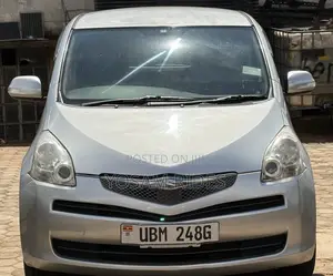 Toyota Ractis 1.5 FWD 2009 Silver