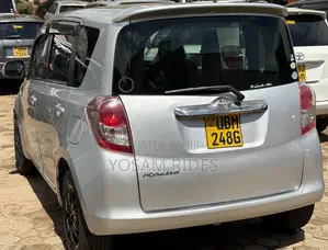 Toyota Ractis 1.5 FWD 2009 Silver