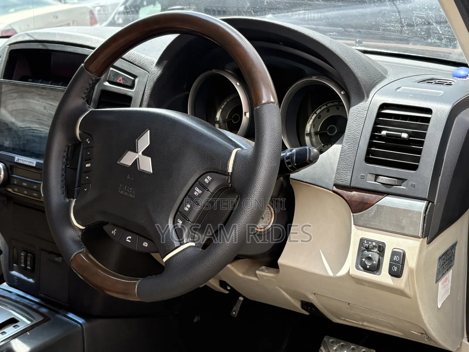 Mitsubishi Pajero 3.2 Di-Dc GLS 2012 Black