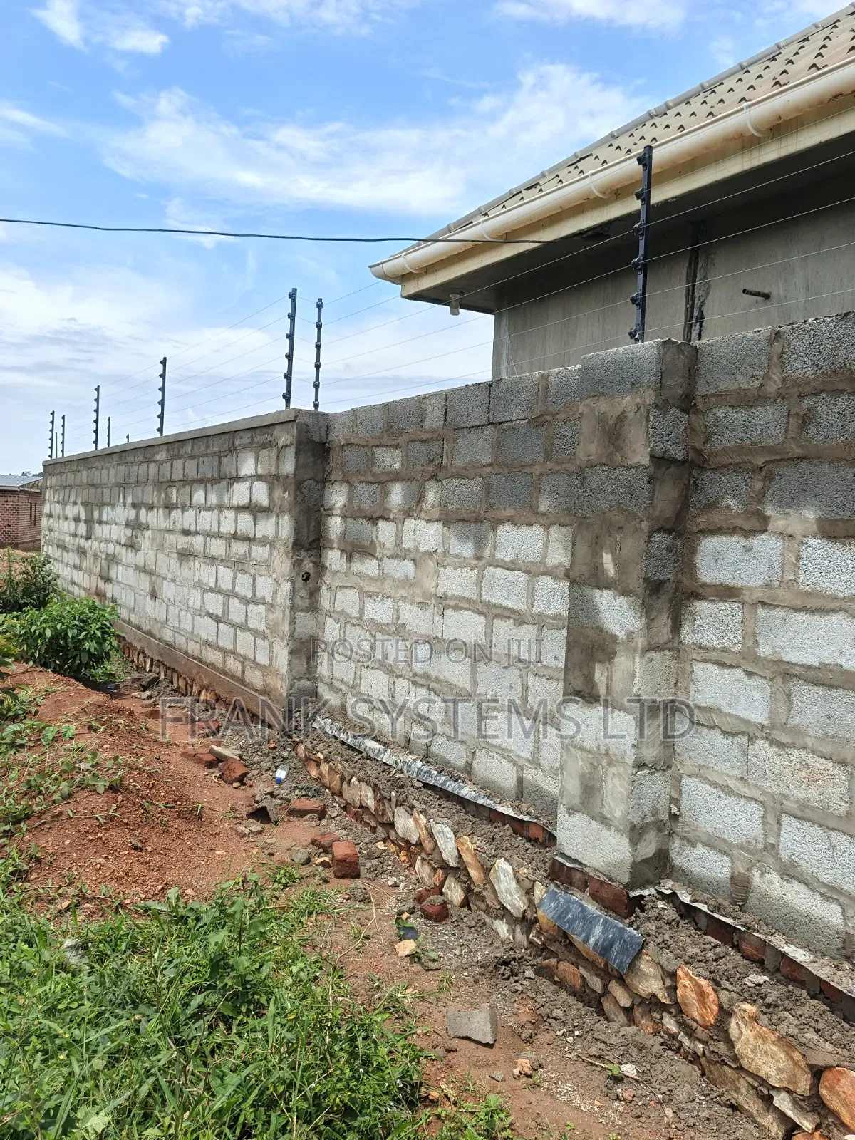 Electric Fence With High Voltage 
