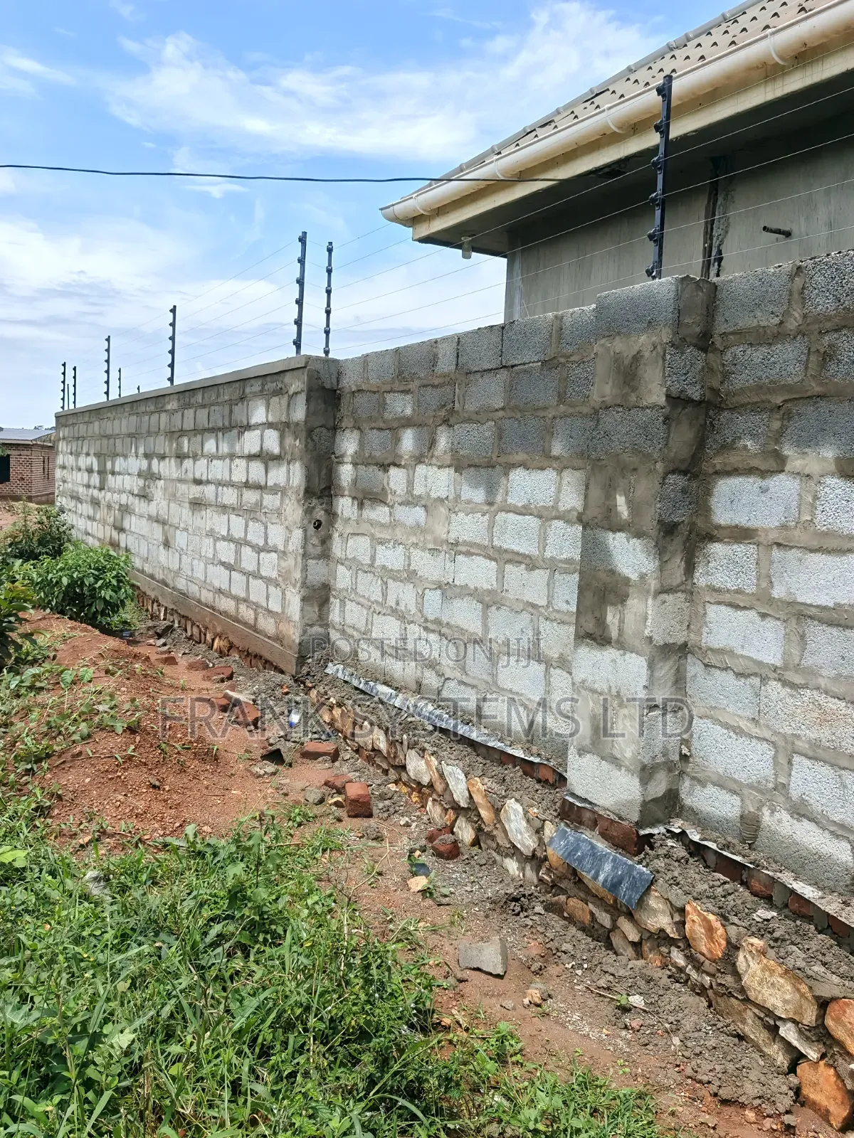 Electric Fence With High Voltage 
