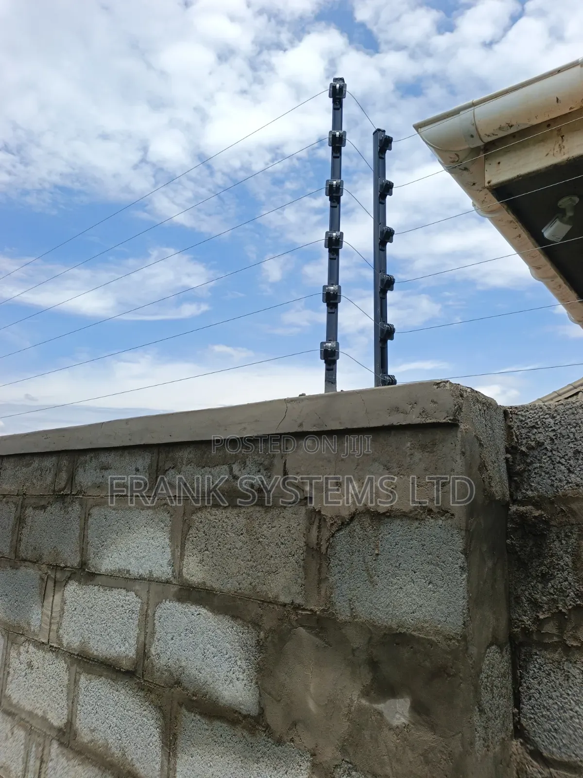 Electric Fence With High Voltage 