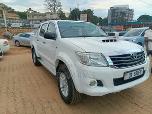 Toyota Hilux 2010 White