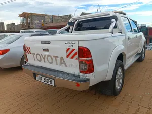Toyota Hilux 2010 White