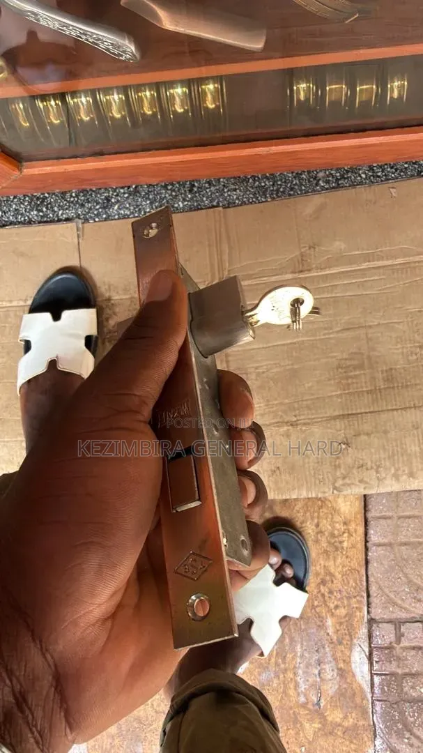 Slading Door Locker