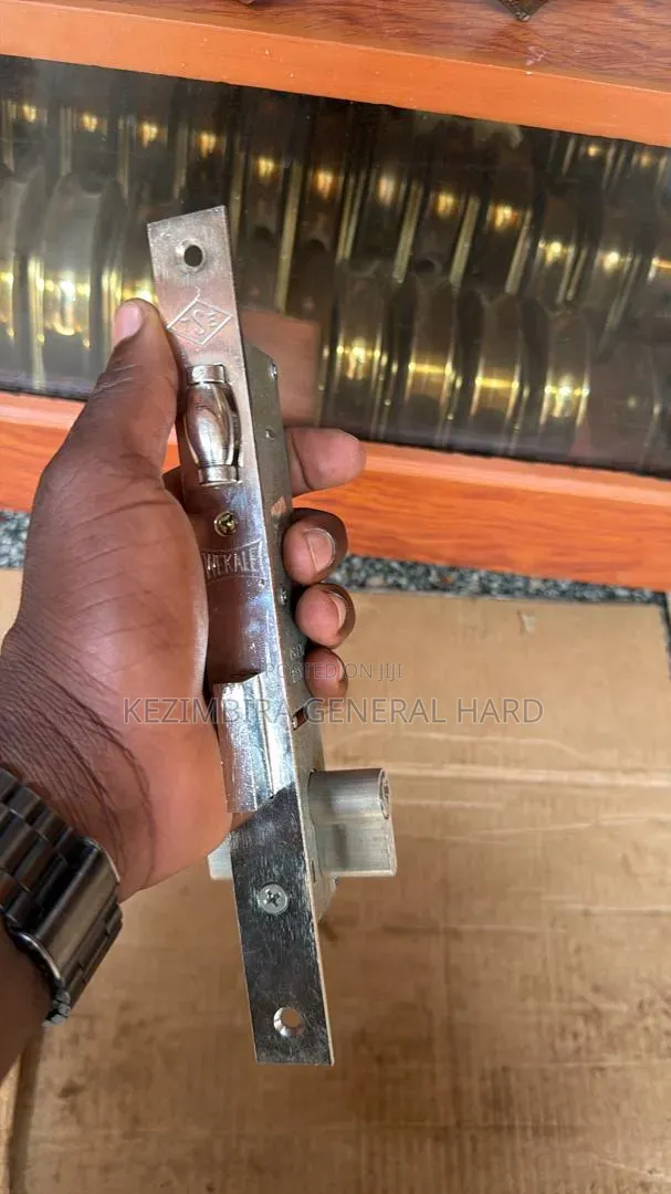 Slading Door Locker