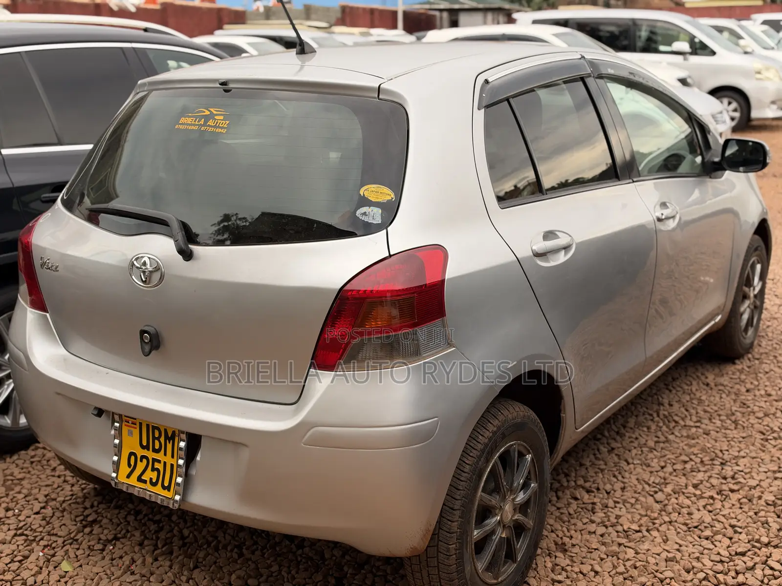 Toyota Vitz 2010 Silver