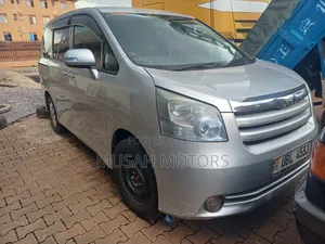 Toyota Noah 2010 Silver