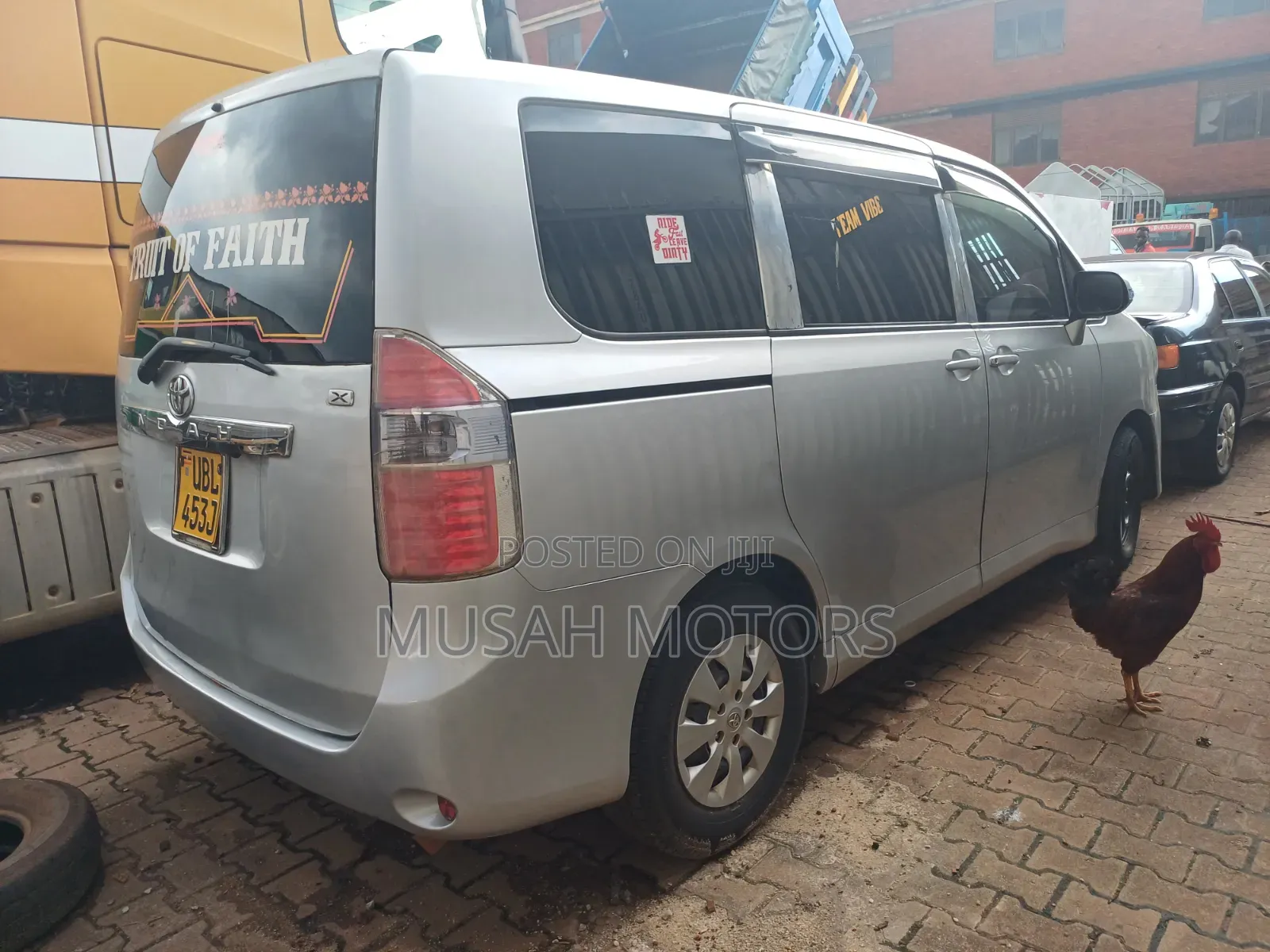 Toyota Noah 2010 Silver