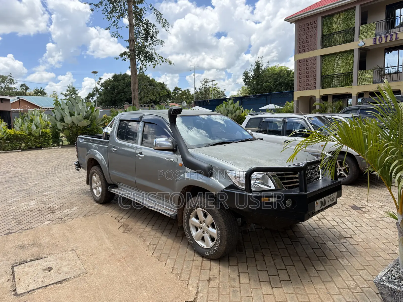 Toyota Hilux 2012 Gray