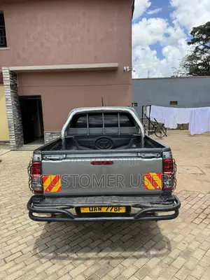 Toyota Hilux 2012 Gray