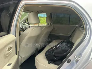 Toyota Vitz 1.0 FWD 5dr 2010 Silver