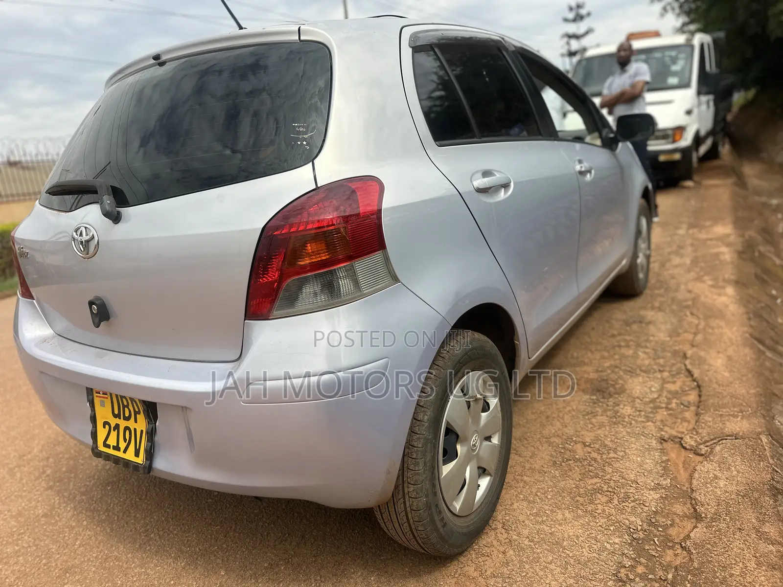 Toyota Vitz 1.0 FWD 5dr 2010 Silver