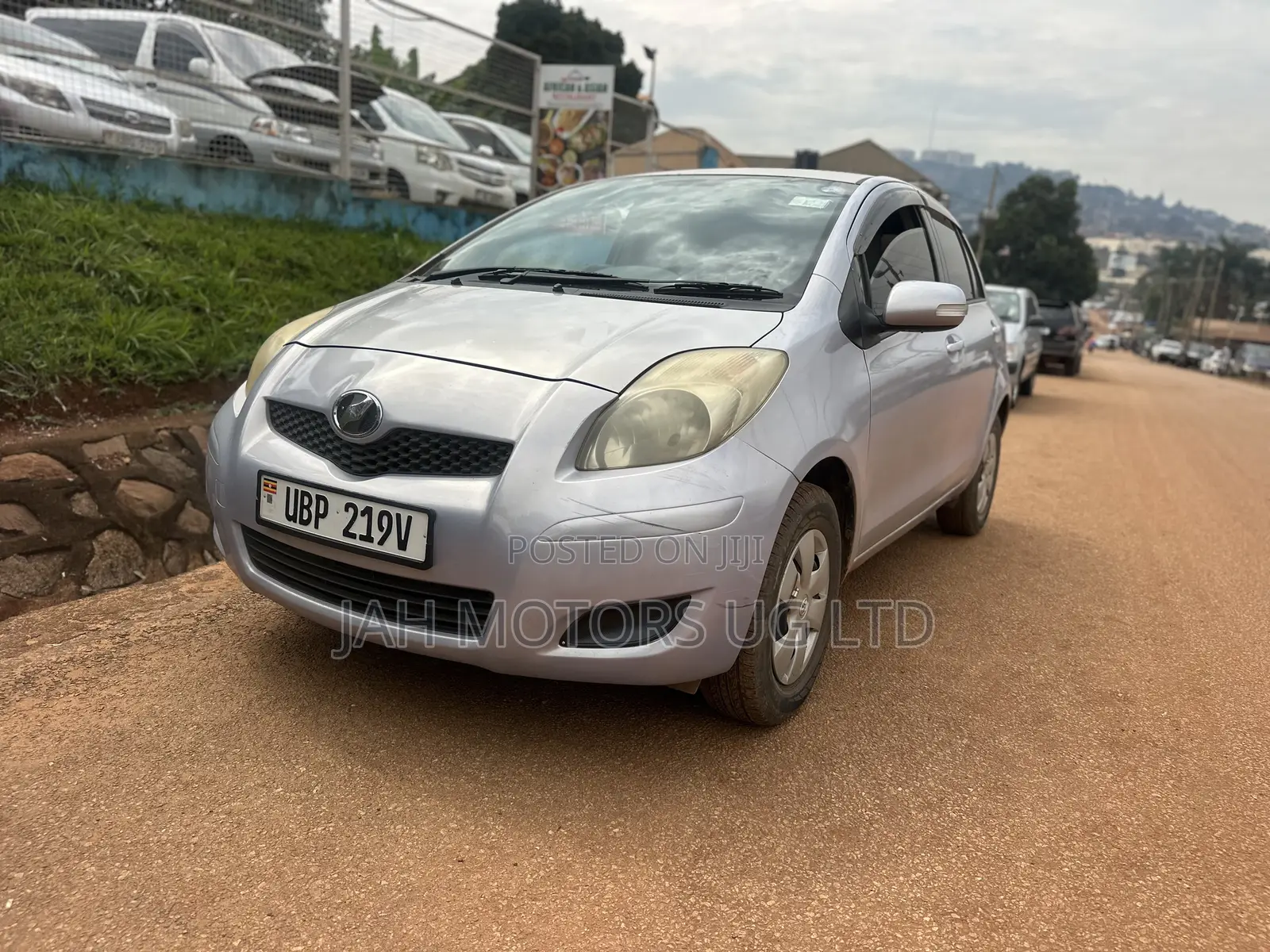 Toyota Vitz 1.0 FWD 5dr 2010 Silver