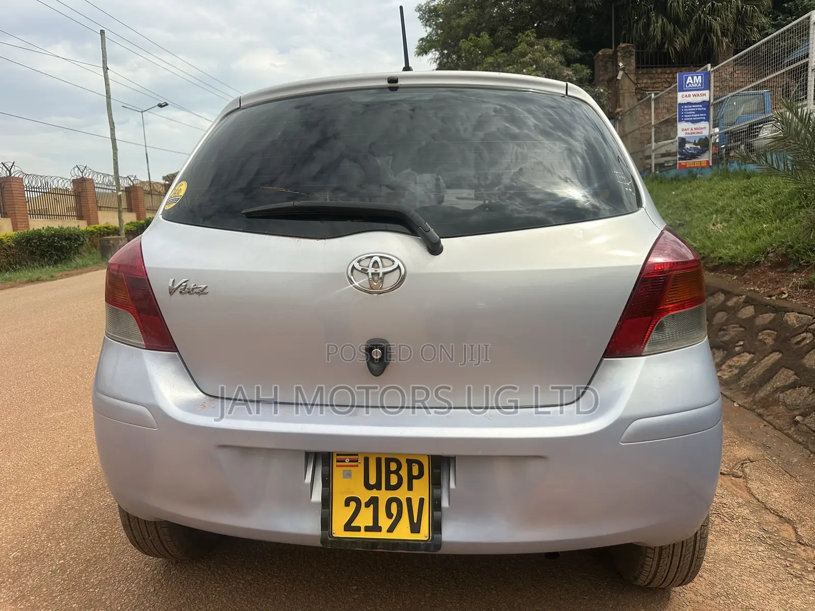 Toyota Vitz 1.0 FWD 5dr 2010 Silver