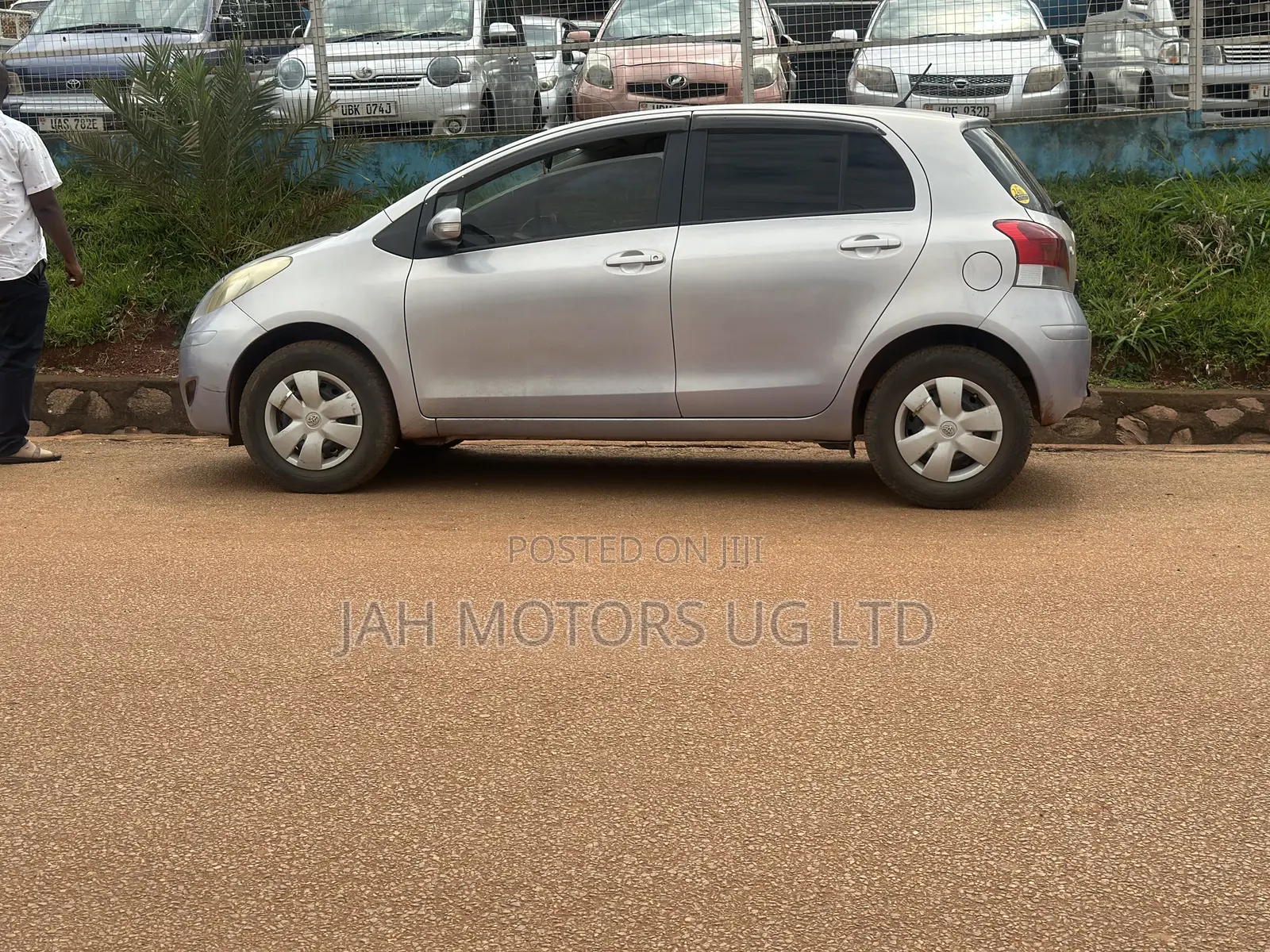 Toyota Vitz 1.0 FWD 5dr 2010 Silver
