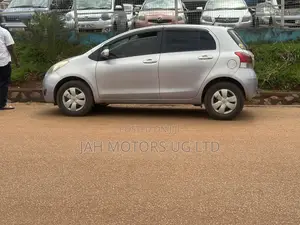 Toyota Vitz 1.0 FWD 5dr 2010 Silver