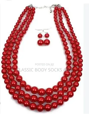 Elegant Red Pearl Necklace