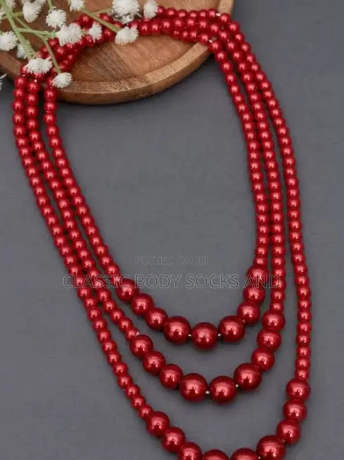 Elegant Red Pearl Necklace