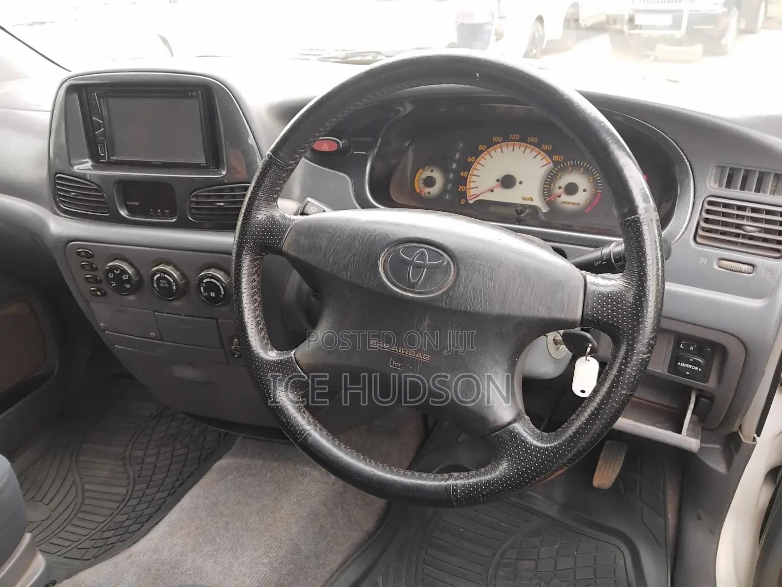 Toyota TownAce Noah 1999 White